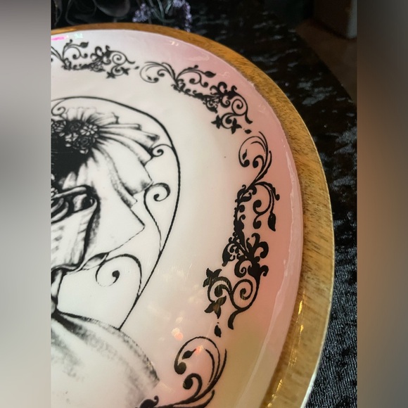 EUC Wooden Enamel Round Gothic Skeleton Bride And Groom Print Platter Pedestal - Picture 5 of 8